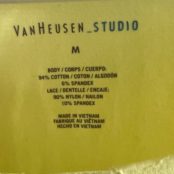 🍓 2 for $13 Van Heusen Yellow Floral Lace shirt in Medium - Picture 4 of 4